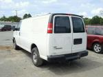 2010 CHEVROLET EXPRESS image 3