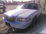 1997 Lincoln Town Car image 2