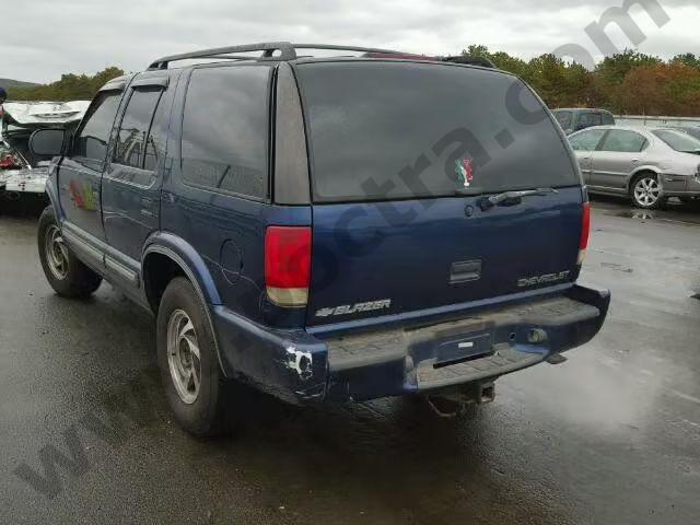 2000 Chevrolet Blazer image 2