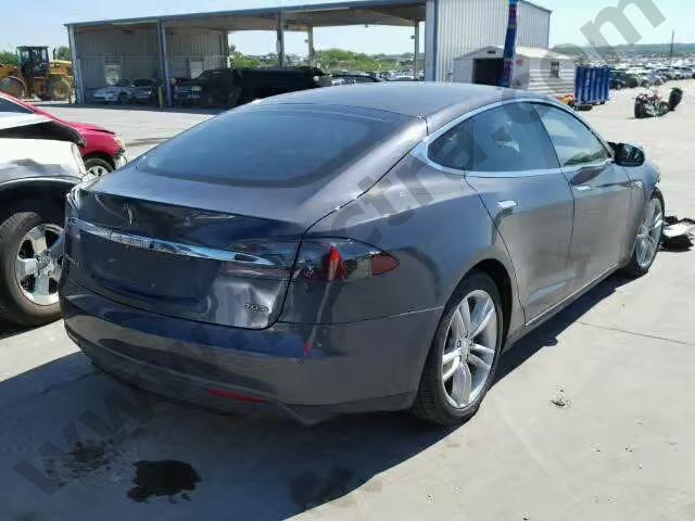 2015 Tesla Model S 70 image 3