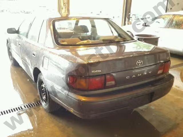 1996 Toyota Camry Dx/l image 2
