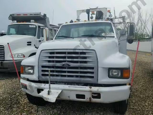 1999 Ford F800 image 8