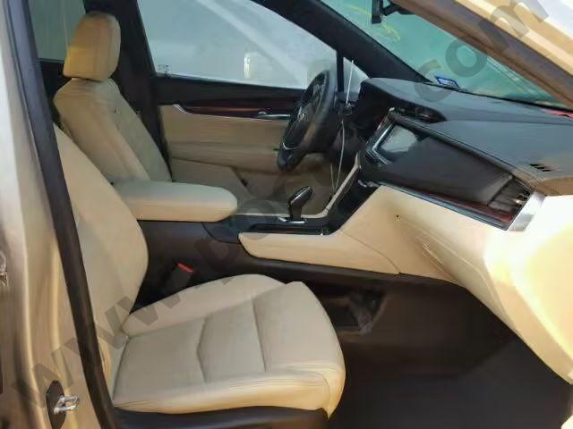 2017 Cadillac Xt5 image 4
