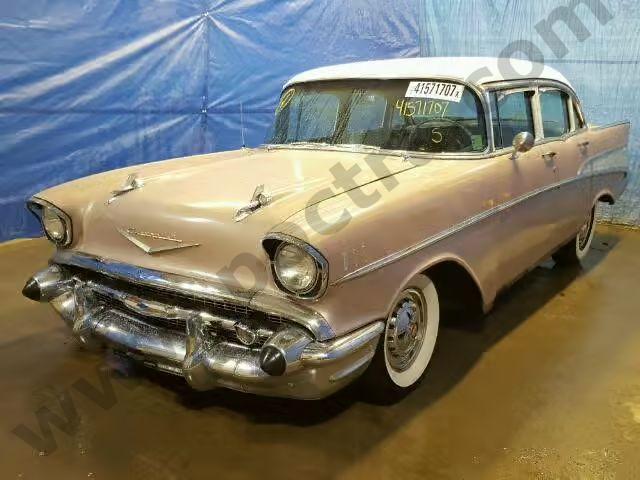 1957 CHEVROLET SEDAN
