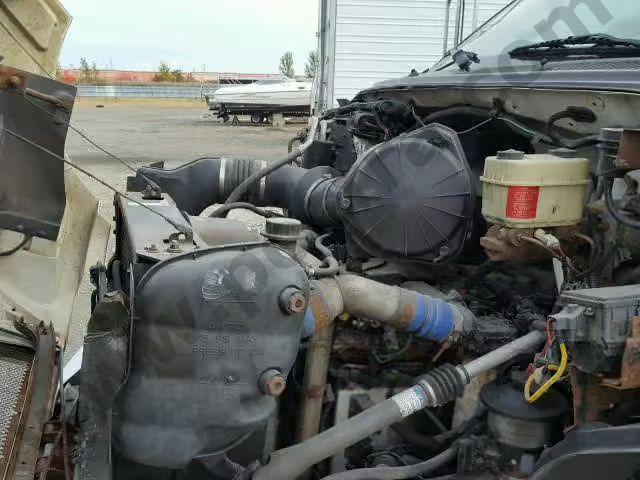 2004 Ford F650 image 6