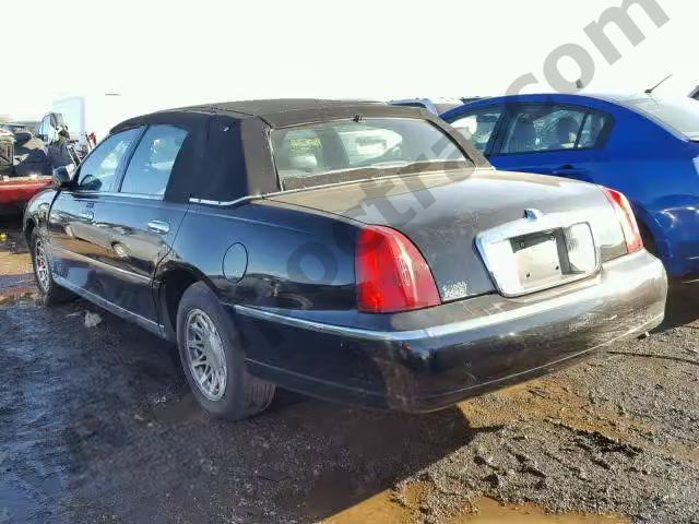 1999 Lincoln Town Car S image 2