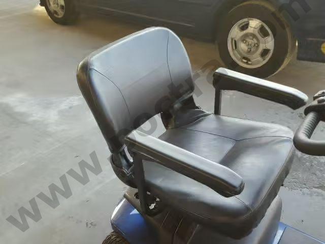 2000 Whee Wheelchair image 5