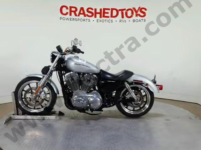 2014 Harley-davidson Xl883 Supe image 4