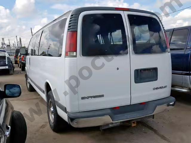 2002 Chevrolet Express image 2