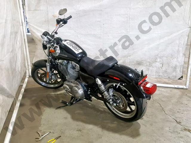2017 Harley-davidson Xl883 Supe image 2