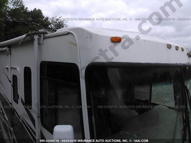 2006 Ford F550 Super Duty Stripped Chass image 5